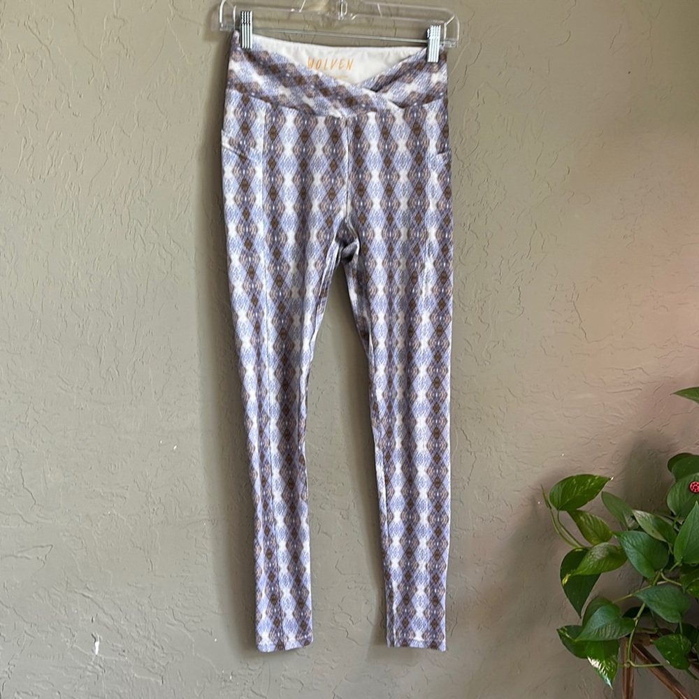 Wolven printed athletic leggings size‎ medium